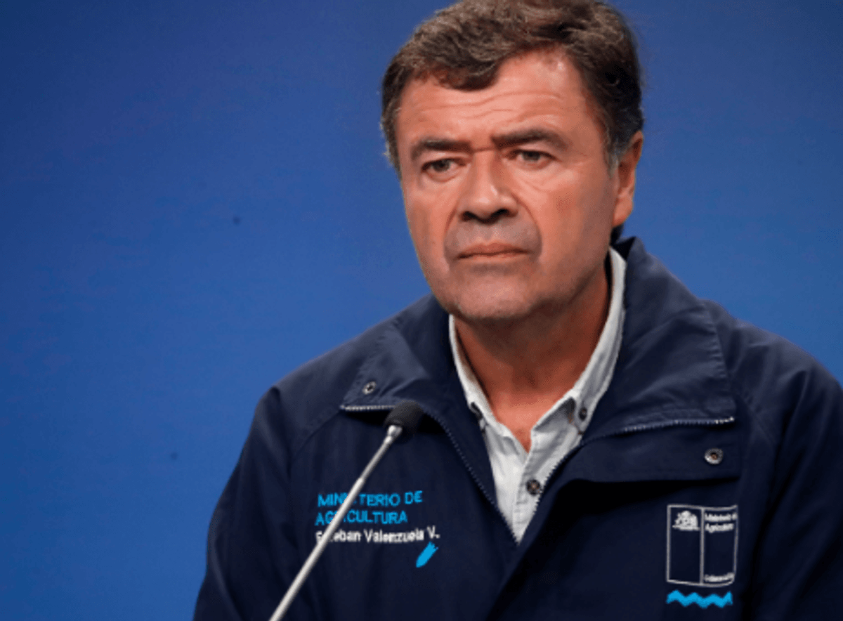 Alcaldes exigen salida de ministro Valenzuela por comentarios insensibles Alcaldes exigen salida de ministro Valenzuela por comentarios insensibles