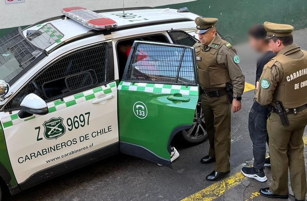 Detenidos Accidente Vehículo Robado Detenidos Accidente Vehículo Robado