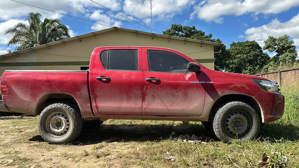 Buscan a dueños de camioneta robada Buscan a dueños de camioneta robada
