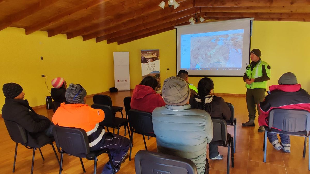 Carabineros buscan pastores perdidos en Salar de Pular Carabineros buscan pastores perdidos en Salar de Pular