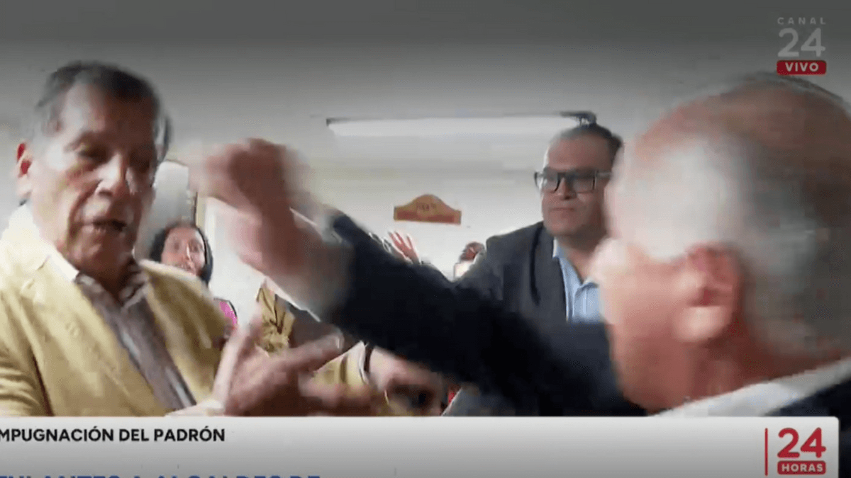 Escándalo en Sierra Gorda: candidatos se agreden tras impugnación Escándalo en Sierra Gorda: candidatos se agreden tras impugnación