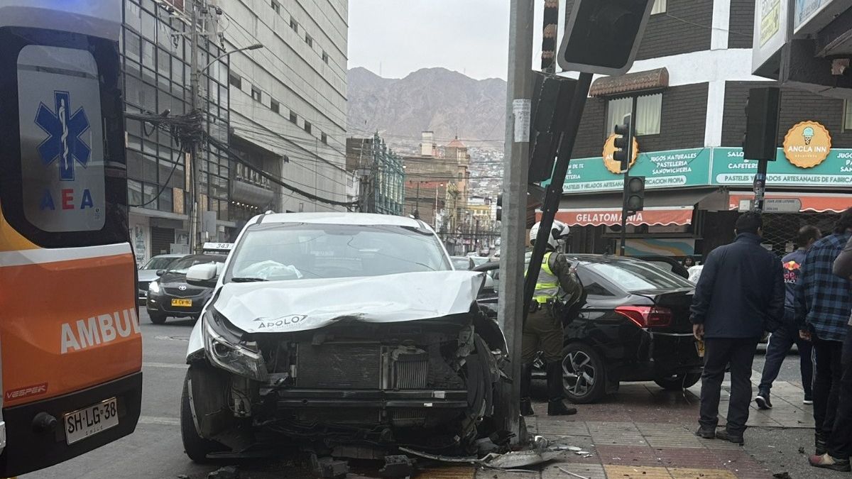 Cuatro heridos graves en accidente en Antofagasta: conductores imputados Cuatro heridos graves en accidente en Antofagasta: conductores imputados