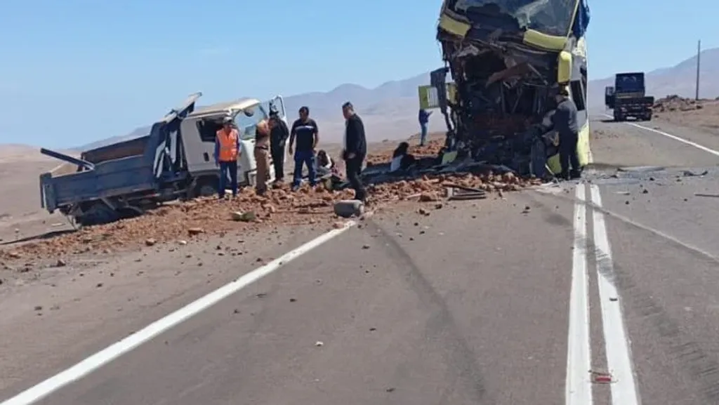 Accidente bus camión Tocopilla Accidente bus camión Tocopilla