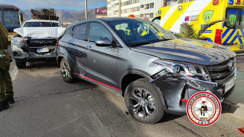 Accidente Av. Pérez Zujovic Accidente Av. Pérez Zujovic