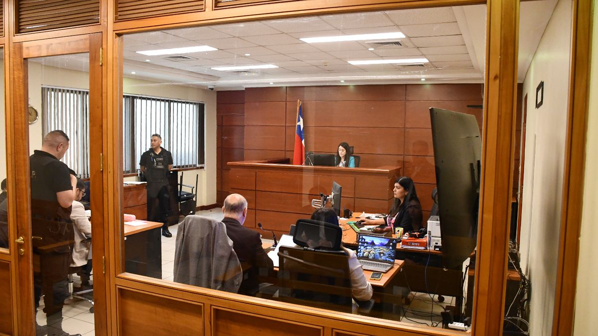 Imputan a tesorera por malversación de $120 millones en Hospital Regional de Antofagasta Imputan a tesorera por malversación de $120 millones en Hospital Regional de Antofagasta