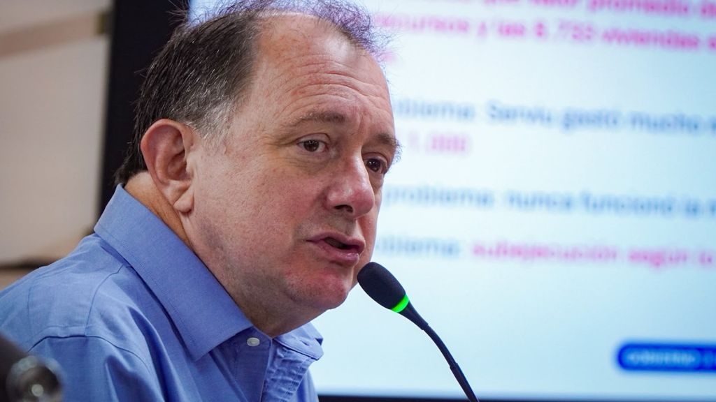 Ministro de Vivienda Iván Poduje