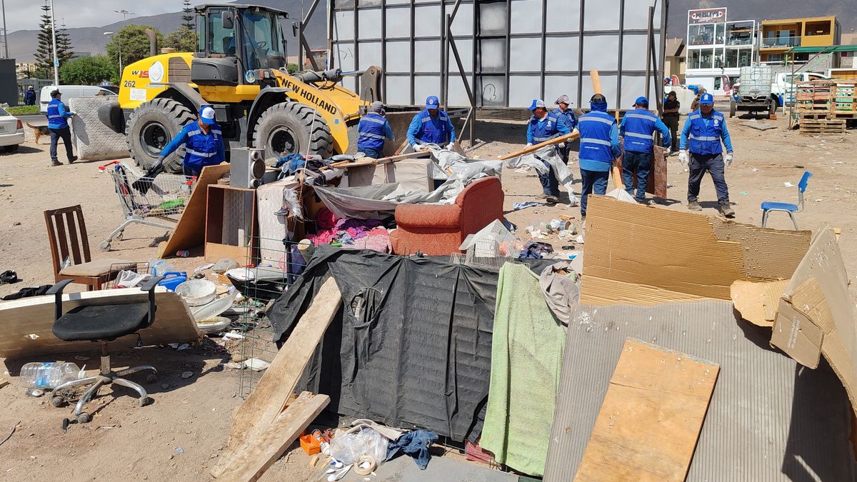 Operativo de desalojo en Antofagasta: 6 ocupaciones irregulares desalojadas Operativo de desalojo en Antofagasta: 6 ocupaciones irregulares desalojadas