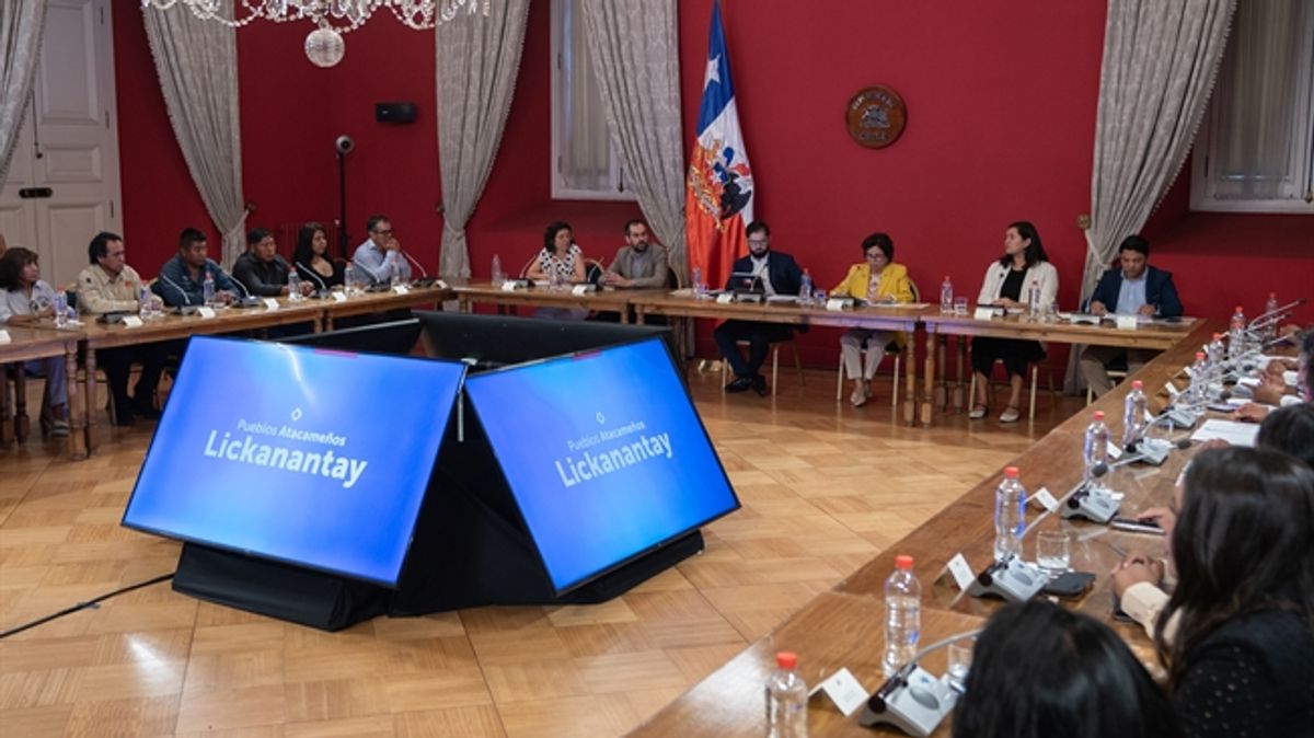 Boric dialoga con Lickanantay sobre minería de litio Boric dialoga con Lickanantay sobre minería de litio