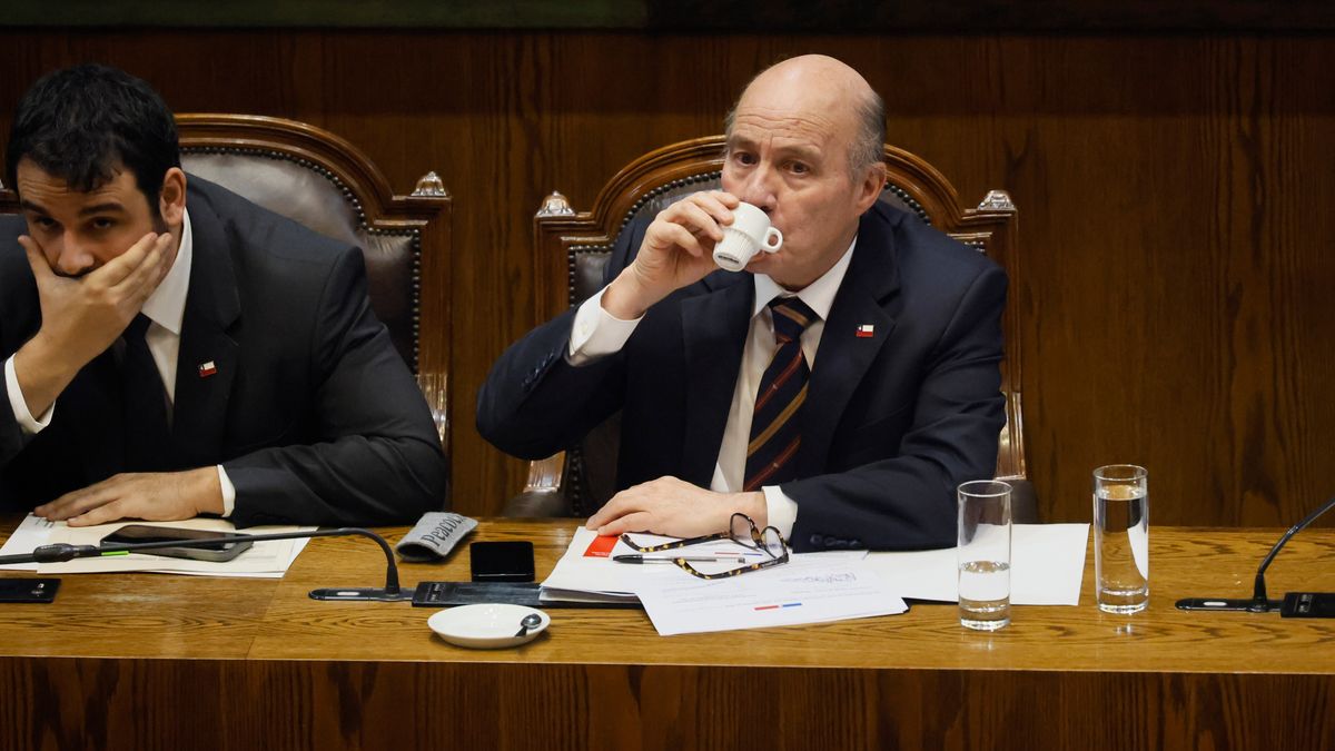 Ministro de Hacienda, Jorge Quiroz en el Congreso Nacional Ministro de Hacienda, Jorge Quiroz en el Congreso Nacional