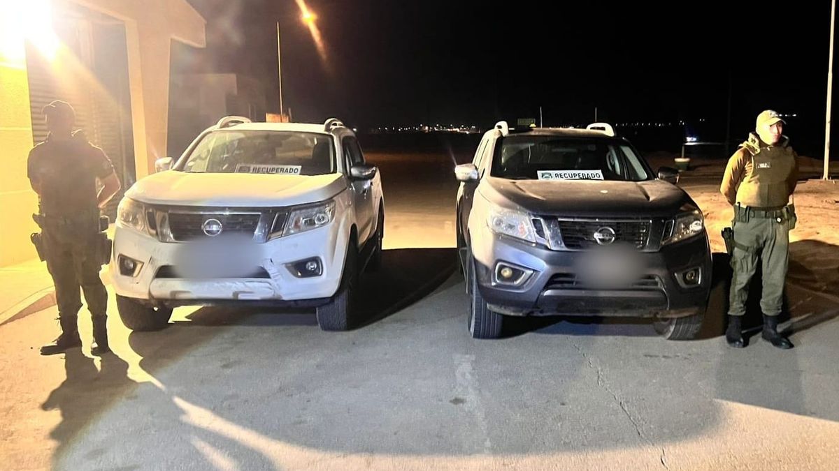 Carabineros recupera dos camionetas robadas en la Región Metropolitana Carabineros recupera dos camionetas robadas en la Región Metropolitana