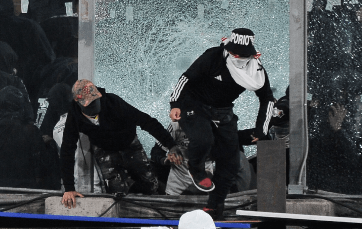 Suspendido Superclásico por violencia y muerte de hinchas Suspendido Superclásico por violencia y muerte de hinchas