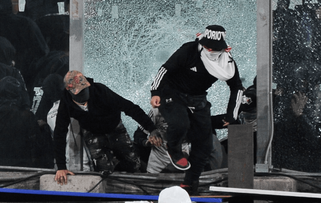 Violencia en los estadios Violencia en los estadios