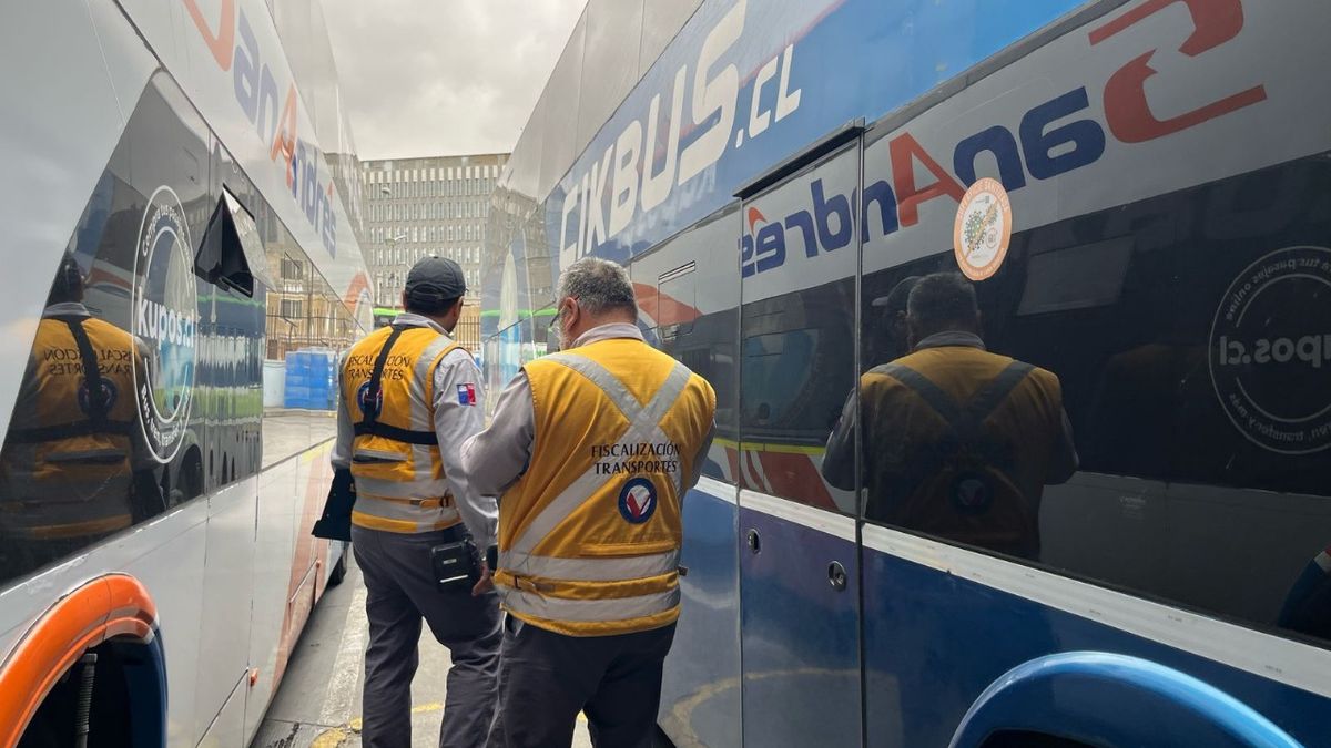 Autoridades vigilan terminal de buses por Semana Santa Autoridades vigilan terminal de buses por Semana Santa