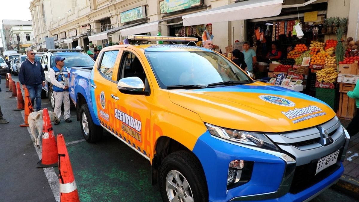 Camioneta municipal controlará Mercado para acabar con comercio ilegal Camioneta municipal controlará Mercado para acabar con comercio ilegal