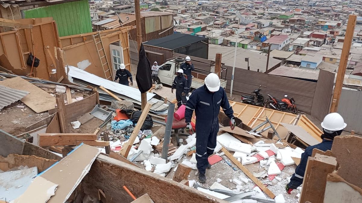 Desalojan campamento Balmaceda por riesgo en torre de alta tensión Desalojan campamento Balmaceda por riesgo en torre de alta tensión