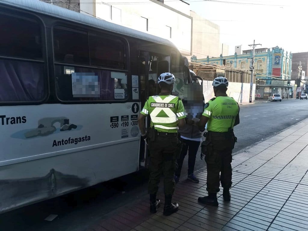 Carabineros Detienen a Conductor Carabineros Detienen a Conductor
