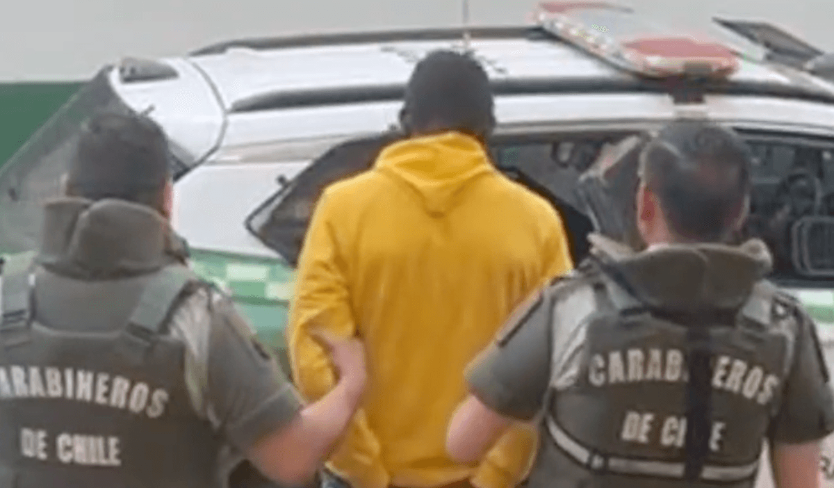 Detenido agresor de conductor de microbús en Antofagasta Detenido agresor de conductor de microbús en Antofagasta