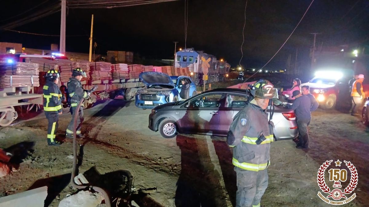 Cuatro lesionados tras colisión entre vehículo y tren en Antofagasta Cuatro lesionados tras colisión entre vehículo y tren en Antofagasta
