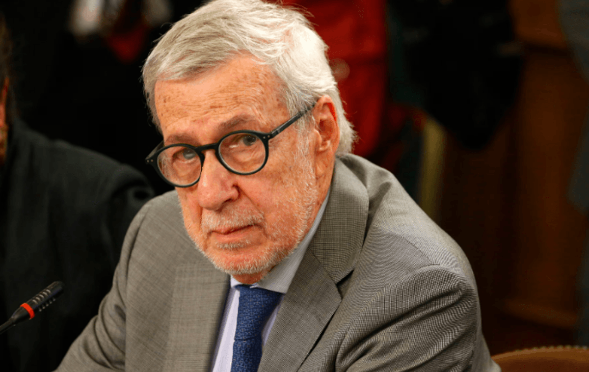 Van Klaveren critica cierre de consulados en Venezuela Van Klaveren critica cierre de consulados en Venezuela