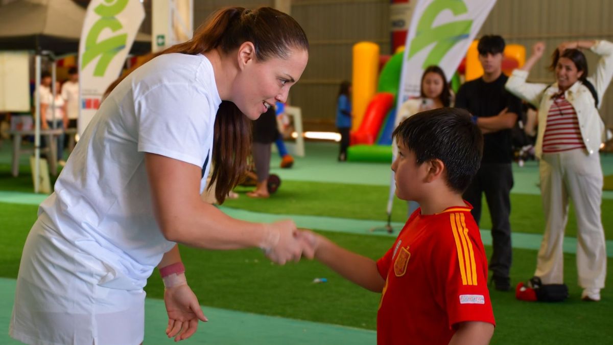 Natalia Duco comparte trayectoria con juventud de Antofagasta y Calama Natalia Duco comparte trayectoria con juventud de Antofagasta y Calama
