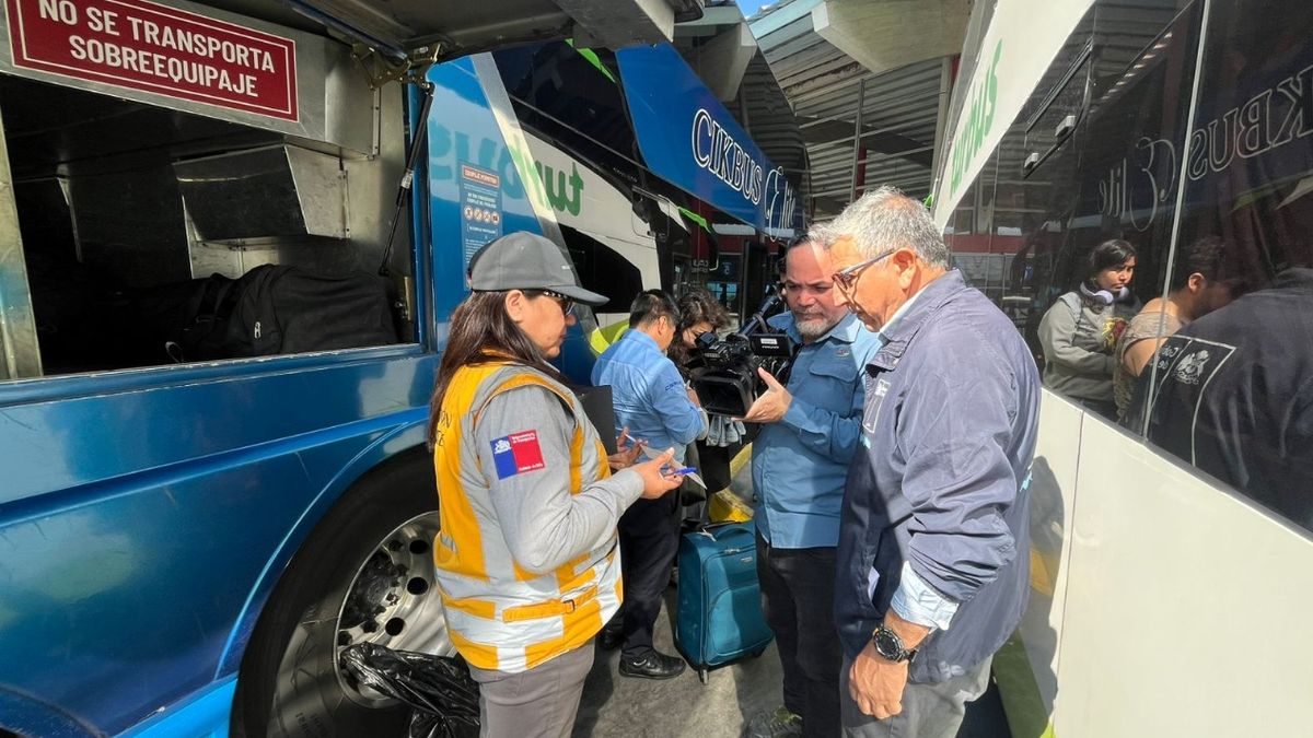 Intensifican fiscalizaciones en Antofagasta a buses interurbanos por Año Nuevo Intensifican fiscalizaciones en Antofagasta a buses interurbanos por Año Nuevo