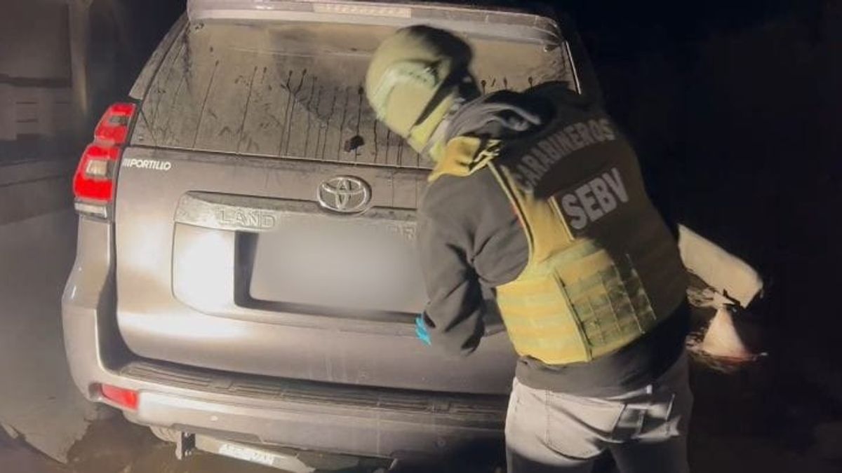 Carabineros de la SEBV recuperan vehículo robado y detienen a imputado Carabineros de la SEBV recuperan vehículo robado y detienen a imputado