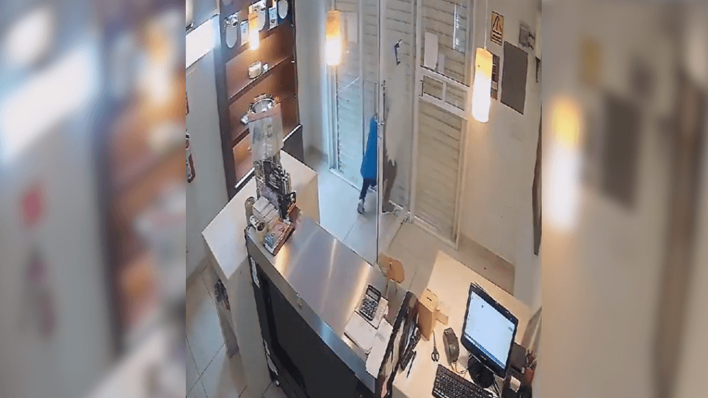 Ladrón encerrado en pastelería Ladrón encerrado en pastelería