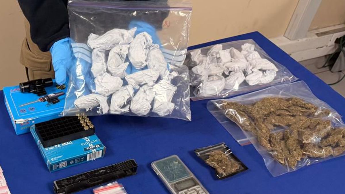 Detenido amenazas, porte de armas y trafico Detenido amenazas, porte de armas y trafico
