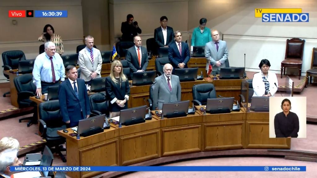 Minuto de Silencio en el Senado Minuto de Silencio en el Senado