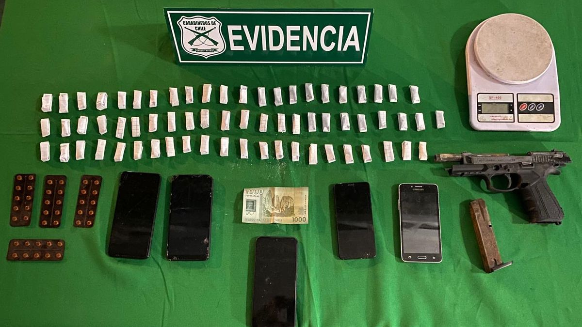 Carabineros detienen venta de drogas en campamento de Antofagasta Carabineros detienen venta de drogas en campamento de Antofagasta