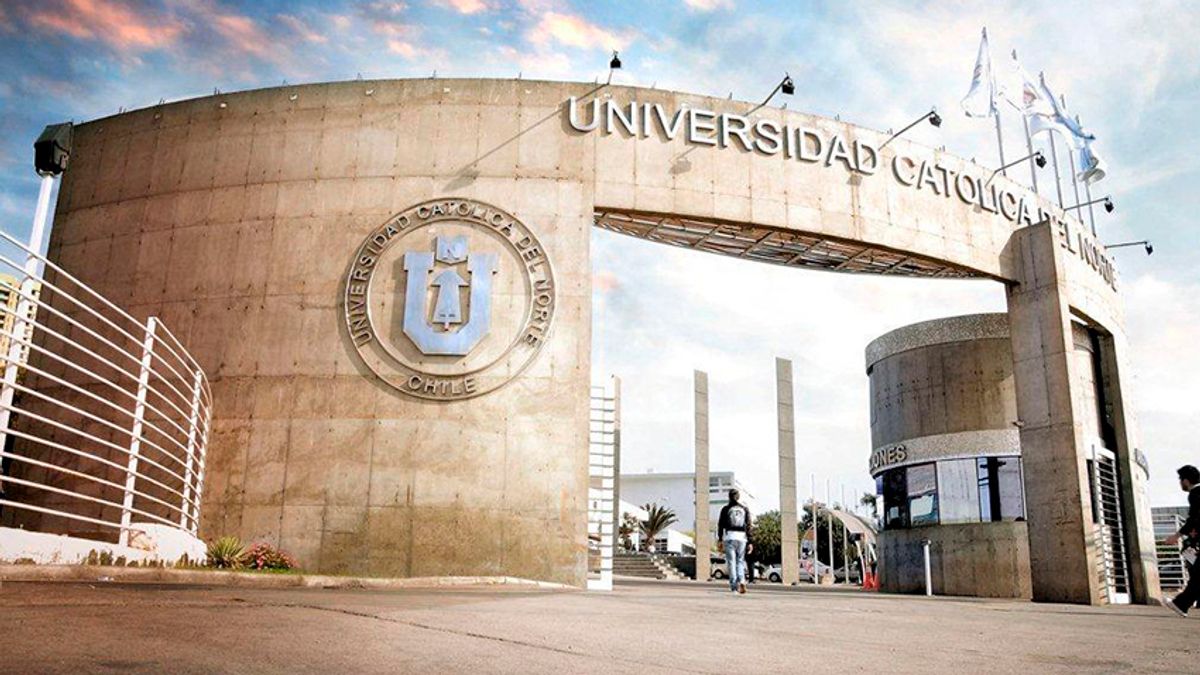 Estudiantes de UCN radicalizan postura ante rechazo universitario Estudiantes de UCN radicalizan postura ante rechazo universitario