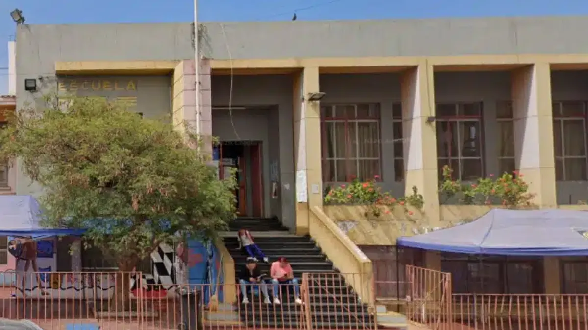 Escuela Armando Carrera F-60 Escuela Armando Carrera F-60