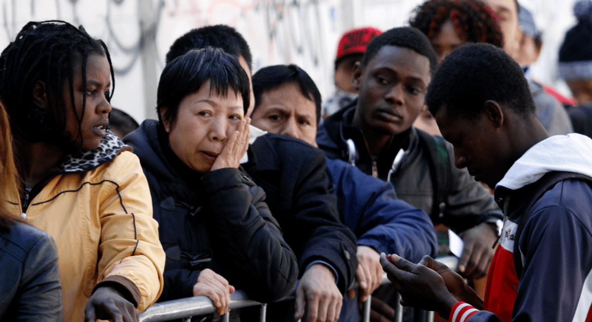 Gobierno considera regularizar a migrantes con lazos en Chile Gobierno considera regularizar a migrantes con lazos en Chile