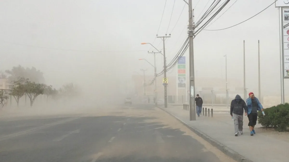 Alerta por vientos fuertes y tormentas de arena en Antofagasta Alerta por vientos fuertes y tormentas de arena en Antofagasta