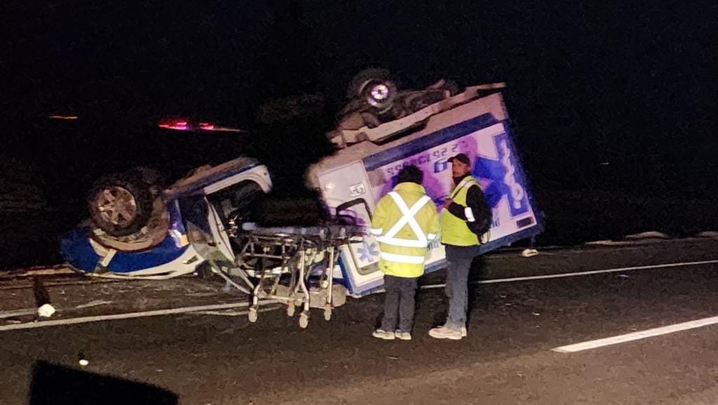 Volcamiento ambulancia Volcamiento ambulancia