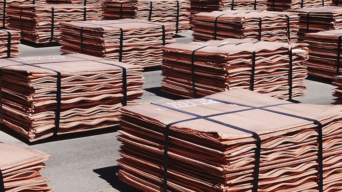 Chile enfrenta arancel del 10% en exportaciones a EE.UU., pero cobre queda exento Chile enfrenta arancel del 10% en exportaciones a EE.UU., pero cobre queda exento