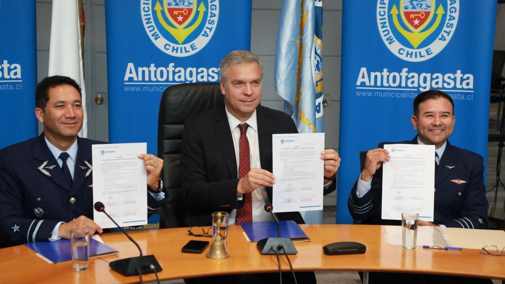 Municipio y Fuerza Aérea de Chile Municipio y Fuerza Aérea de Chile