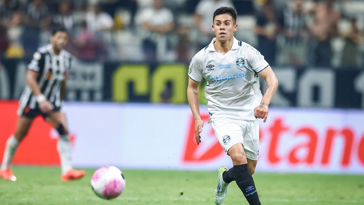 Alexander Aravena destaca en victoria de Gremio y sueña con la selección chilena Alexander Aravena destaca en victoria de Gremio y sueña con la selección chilena