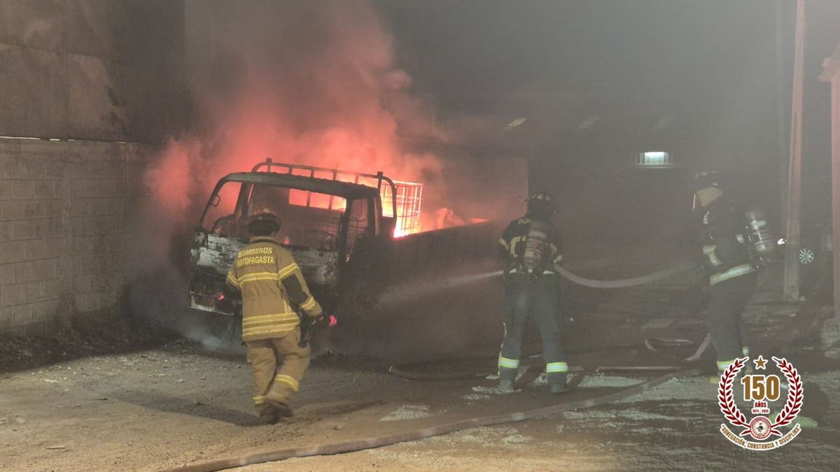 Incendian camión en Antofagasta durante la madrugada Incendian camión en Antofagasta durante la madrugada