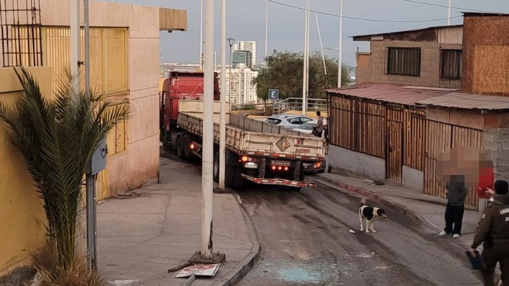 Camión choca 11 vehiculos