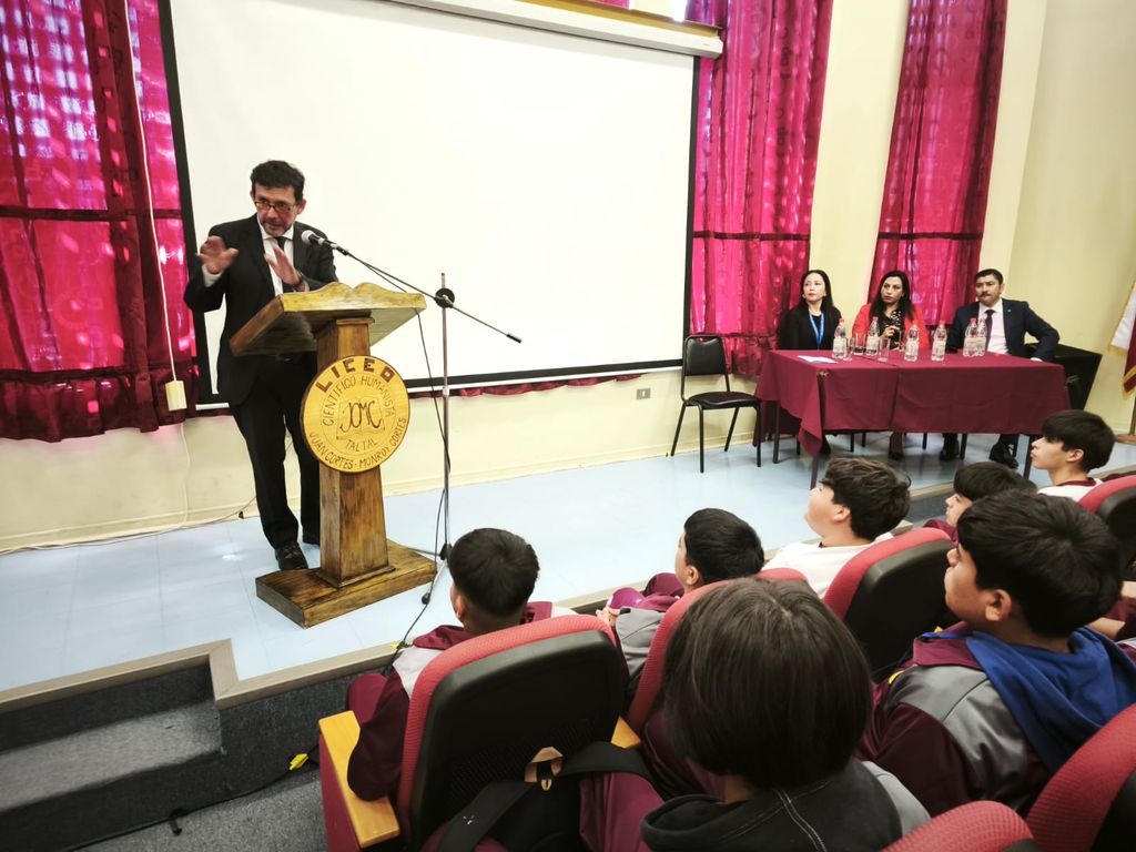 Charla en liceo de Taltal Charla en liceo de Taltal