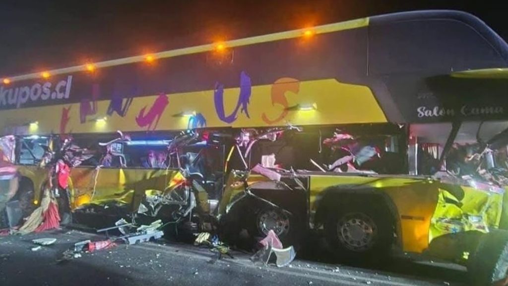 Accidente bus y camión Arica