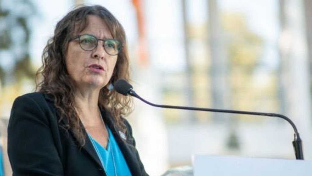 Alejandra Arratia Alejandra Arratia