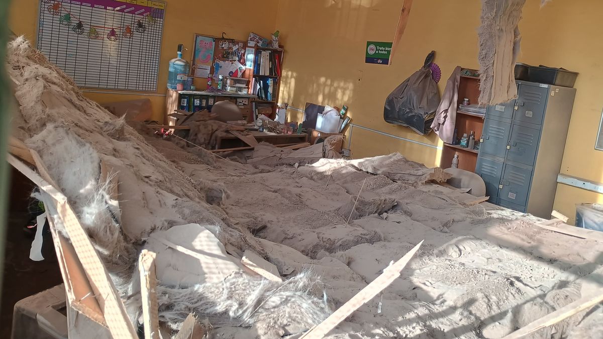Liceo Radomiro Tomic de Calama suspende clases por caída de cielo raso Liceo Radomiro Tomic de Calama suspende clases por caída de cielo raso