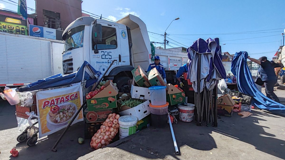 Incautan 5 carros ilegales y retiran 42 toneladas de alimentos en la Vega Central Antofagasta Incautan 5 carros ilegales y retiran 42 toneladas de alimentos en la Vega Central Antofagasta