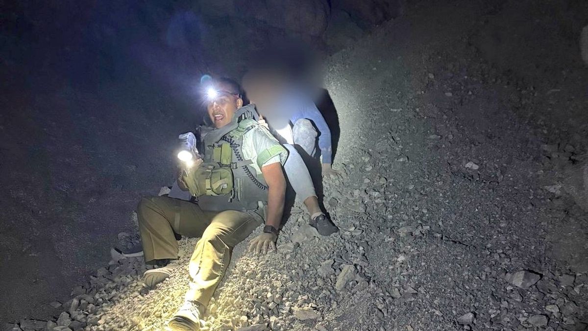Carabineros de Mejillones realizan exitoso rescate a jóvenes en cerro Carabineros de Mejillones realizan exitoso rescate a jóvenes en cerro