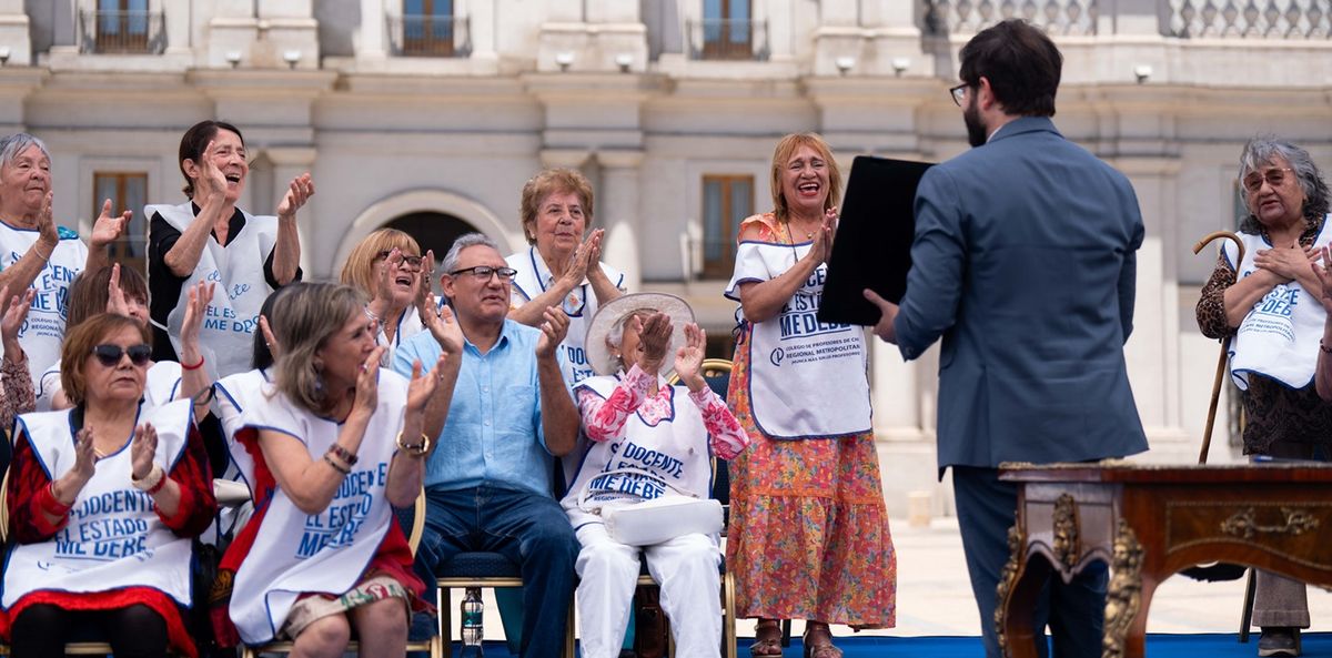 Docentes deben ingresar antecedentes para pago de deuda histórica Docentes deben ingresar antecedentes para pago de deuda histórica