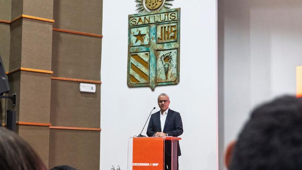 Alejandro Tapia Escondida Alejandro Tapia Escondida