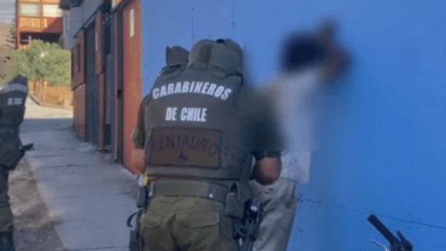 Carabineros detiene a 4 profugos