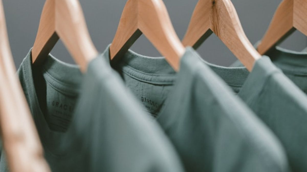 Descubre por qué la primera capa es clave en tu outfit diario Descubre por qué la primera capa es clave en tu outfit diario